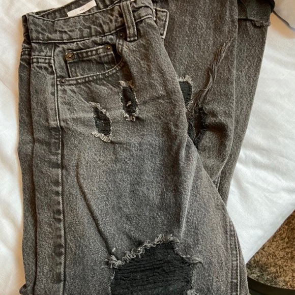 Pull and bear black ripped mom jeans :)! - Picture 1 of 3